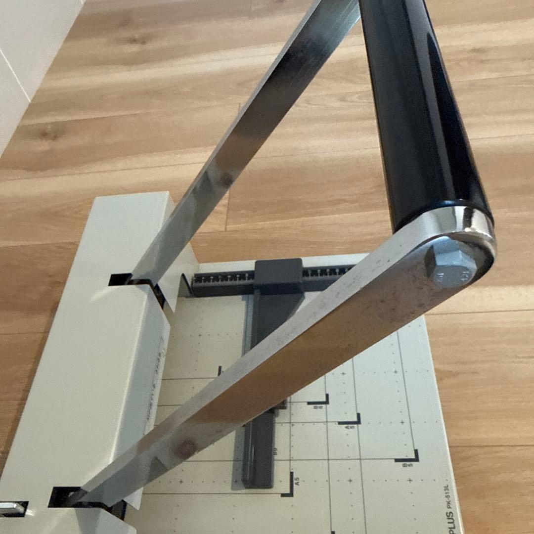 PLUS 裁断機 A4対応　PK-513L