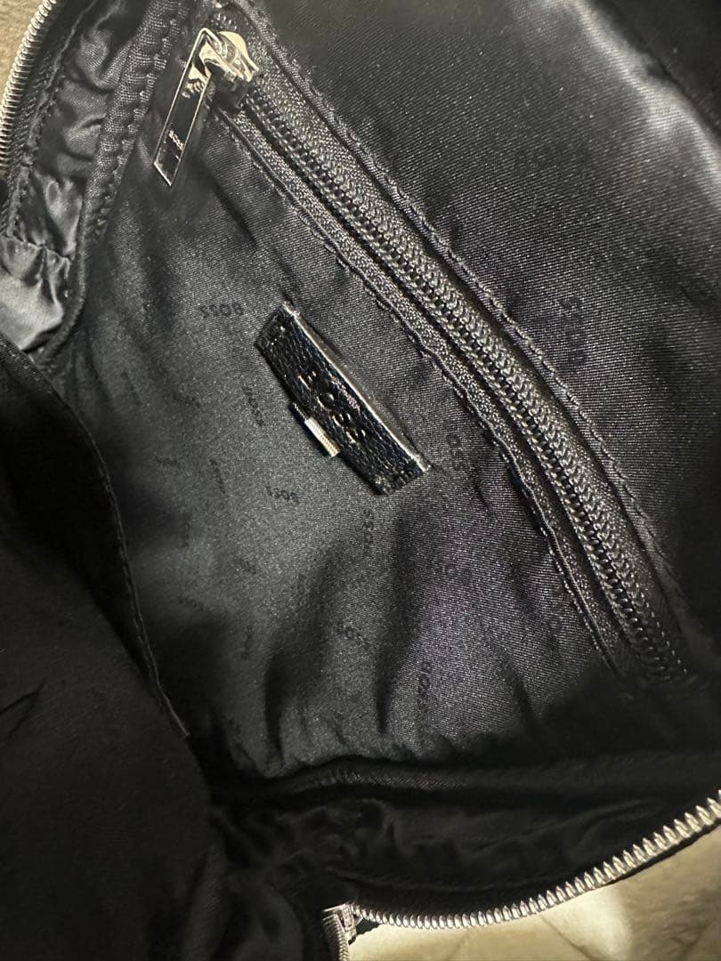 HUGO BOSS ボディバッグ　美品　黒　メンズ