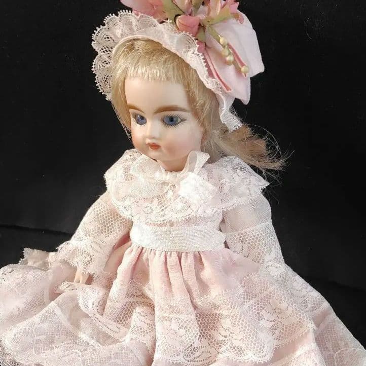 30cm位のドール用ドレス 淡〜いピンクアンティークドレスとボネ