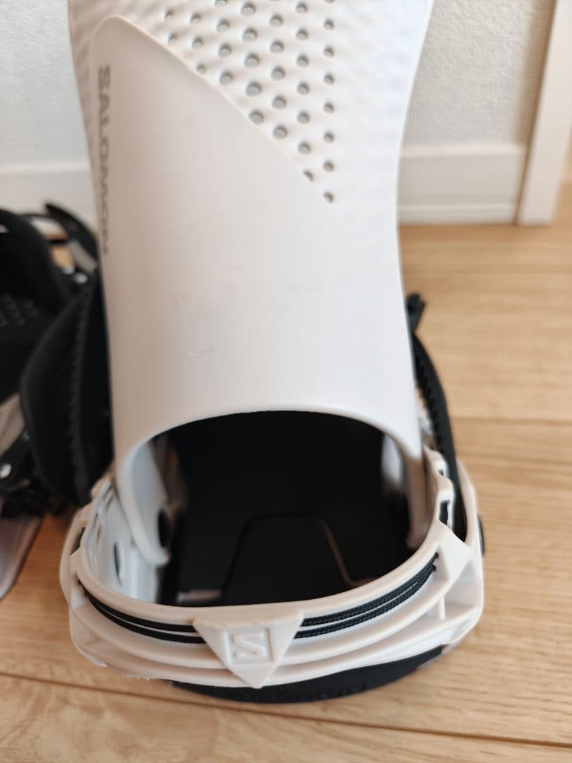 SALOMON HOLOGRAM Мサイズ 23-24モデル