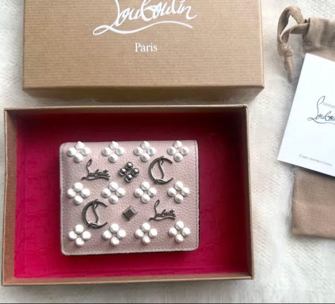 【正規品】クリスチャン・ルブタン★二つ折り財布★ピンク★美品★箱とリボン付き