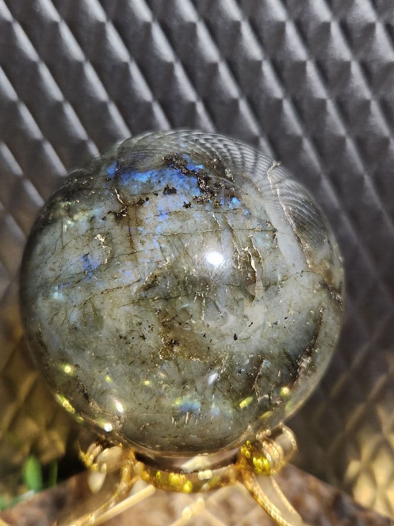 黄金の獅子✨美麗✨ラブラドライト丸玉 金色スタンド付き
