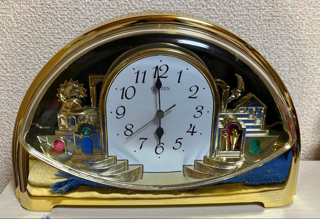 CITIZEN置き時計　ゴルド　電池単3一本で数年使います。