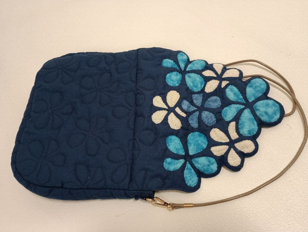 ハワイアンキルト　ハンドメイド　フラップ付きショルダーバッグ