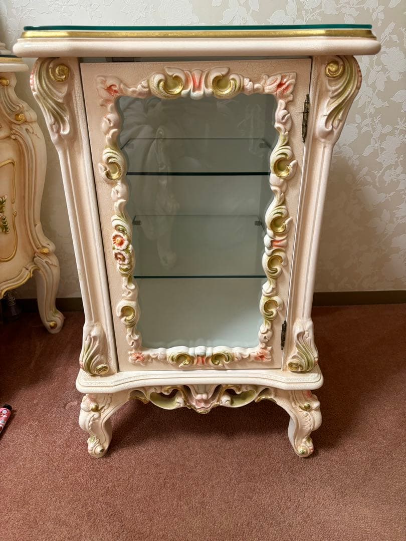 ロココ調飾り棚