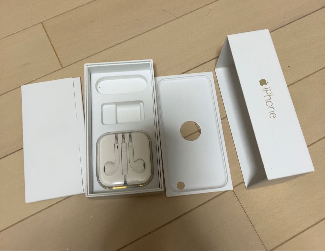 Apple iPhone 8 シルバー 64G本体