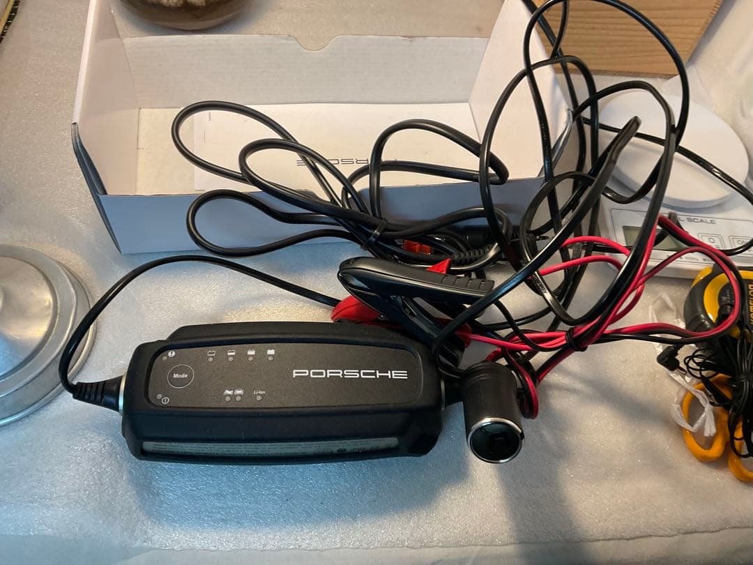 PORSCHE バッテリーチャージャー　Charger ポルシェ