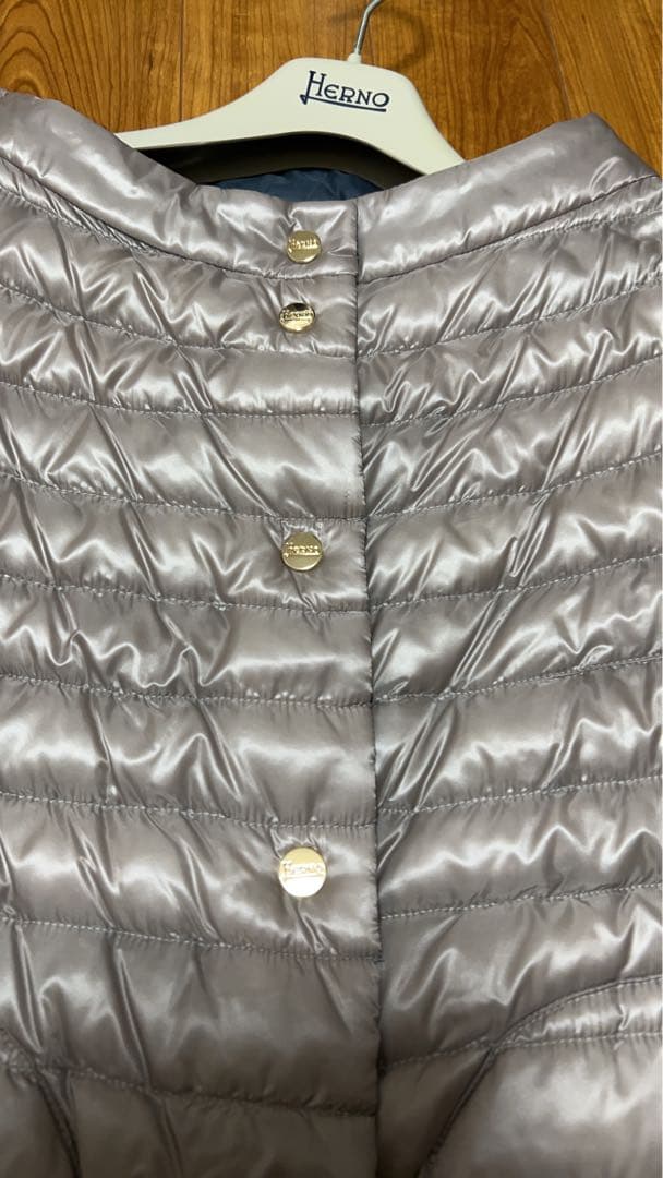 Herno ヘルノダークグレー キルティングベスト