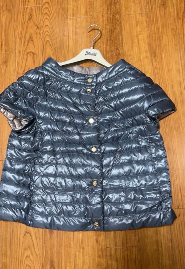 Herno ヘルノダークグレー キルティングベスト