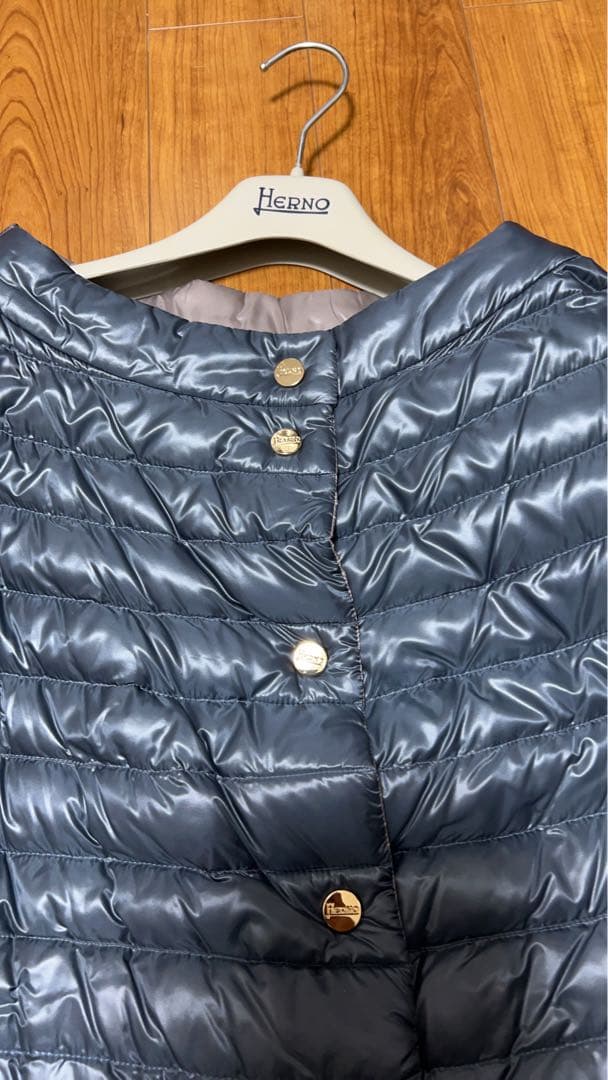 Herno ヘルノダークグレー キルティングベスト