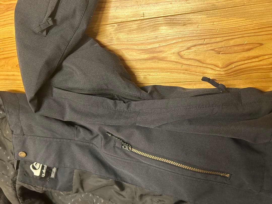 QUIKSILVER MISSION SOLID ジャケット Mサイズ 黒