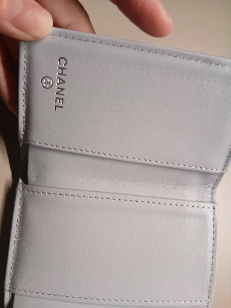 美品 CHANEL キャビアスキン ミニウォレット 三つ折り財布 ライトブルー