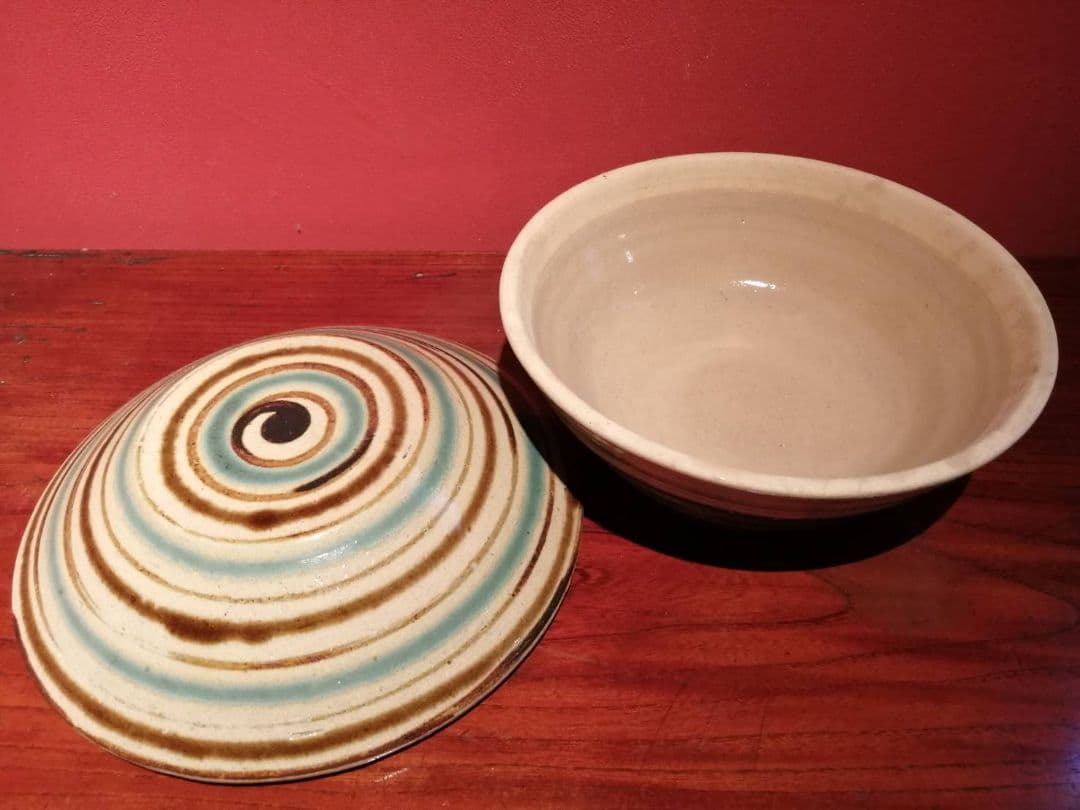 浜田庄司門窯・作　鉄絵渦文蓋物　共箱付き