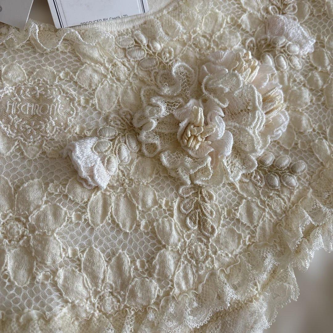 サエラヒスクローネ フラワーレース装飾クリーム色長袖パジャマ　スウェット