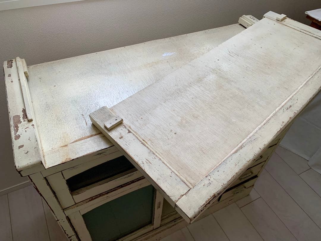 日本の古いアイボリーの水屋キャビネット　水屋　食器棚　アンティーク　昭和レトロ