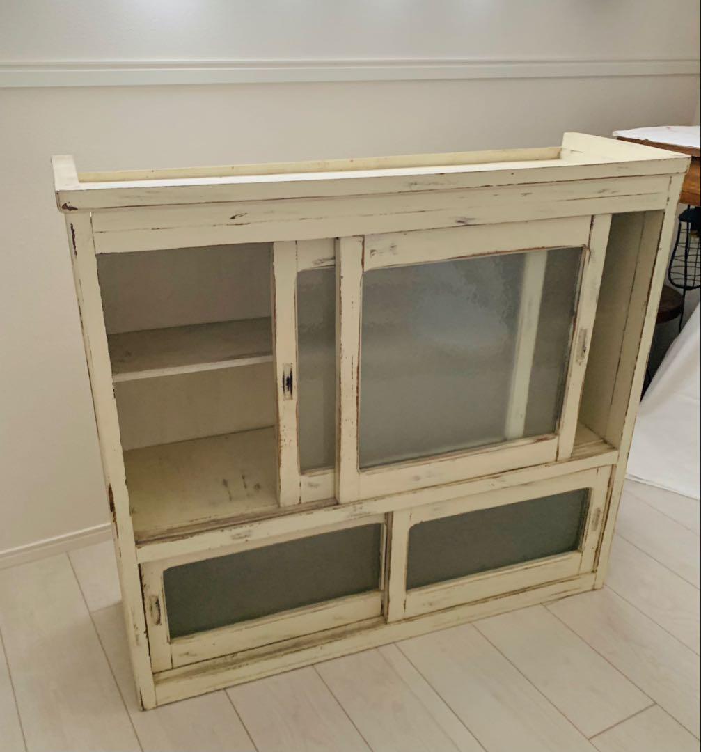 日本の古いアイボリーの水屋キャビネット　水屋　食器棚　アンティーク　昭和レトロ