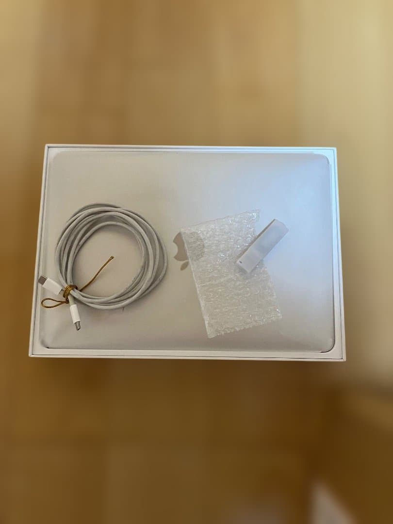 MacBook A1534 8GB/256GB 　（本体はキレイ）