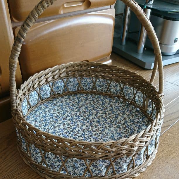 最安値！昔の！可愛いい花柄！底が、硬いお盆の様な大きなガゴ！