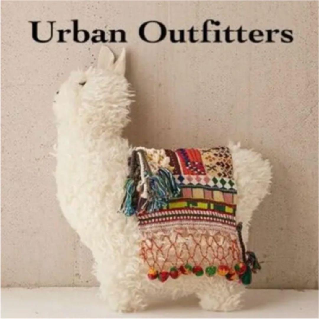 クッション・座布団 UrbanOutfitters Furry Llama Pillow