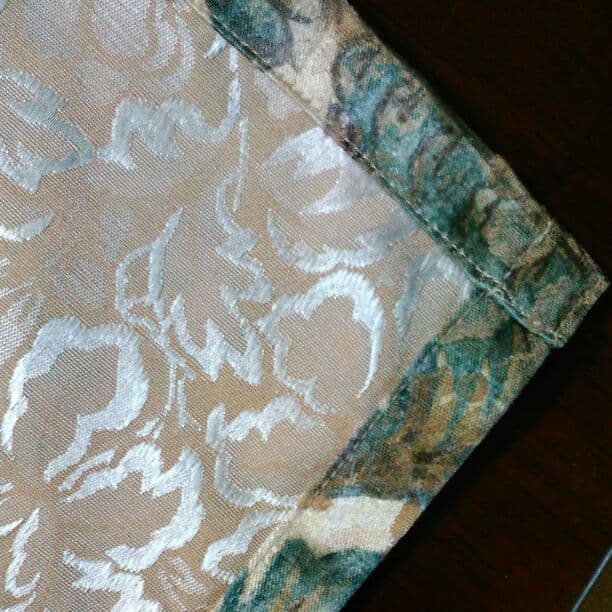 とっても素敵な　テーブルクロス