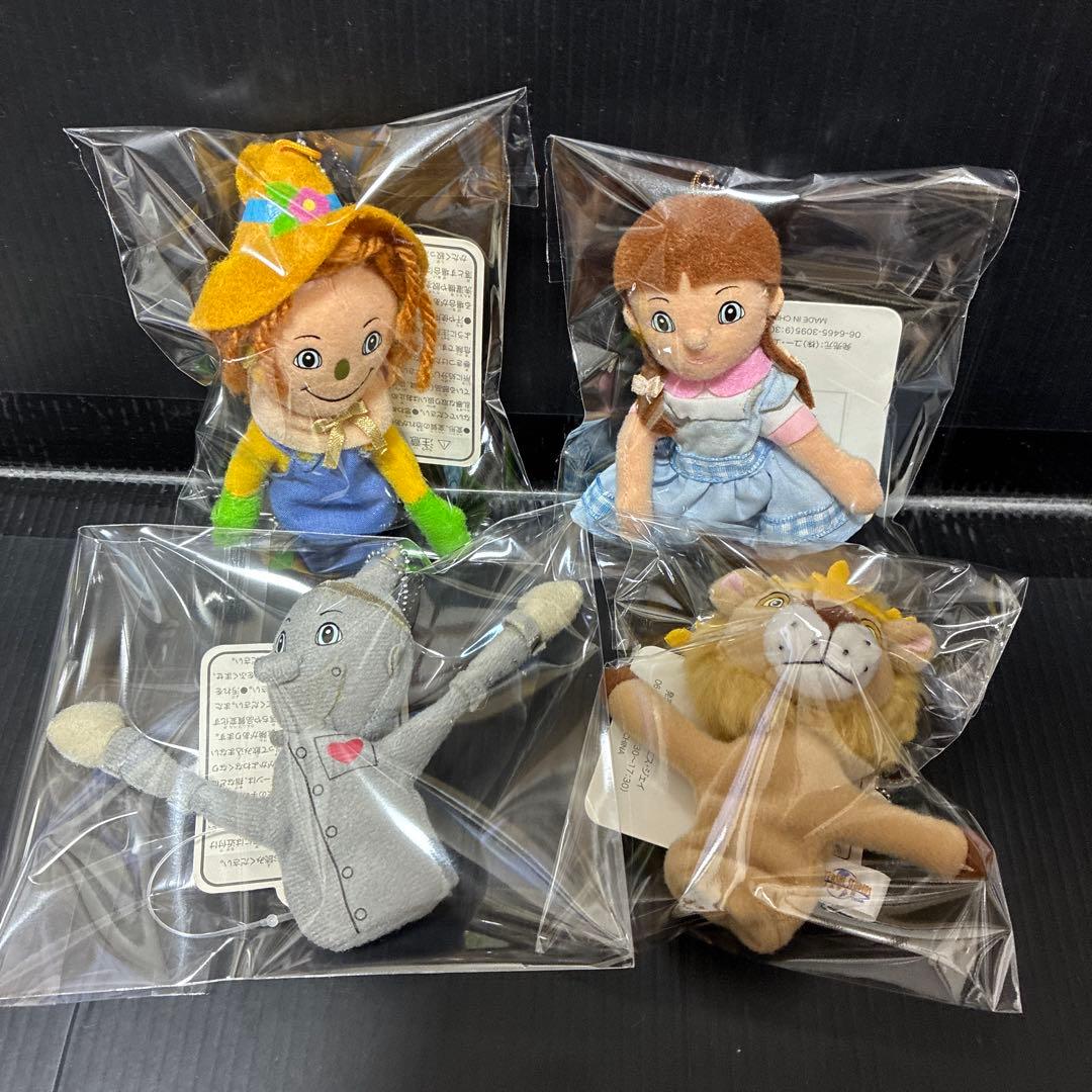 d*4様 新品　ユニバーサルスタジオジャパン　オズの魔法使い　フィンガーストラッ