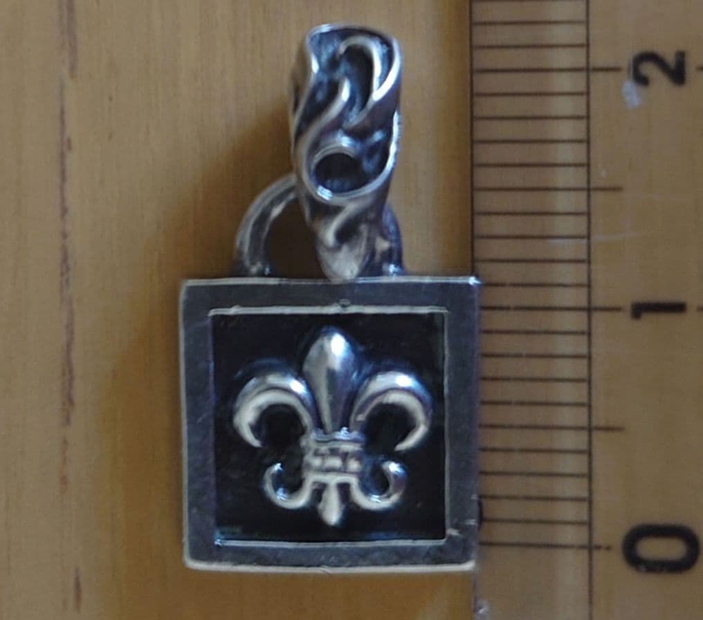 CHROME HEARTS クロムハーツ フレームドCHプラスチャーム フレア