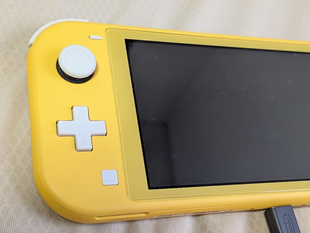 Nintendo Switch Lite イエロー 本体　箱、充電器付
