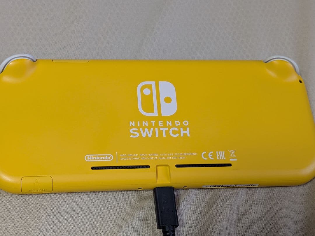 Nintendo Switch Lite イエロー 本体　箱、充電器付