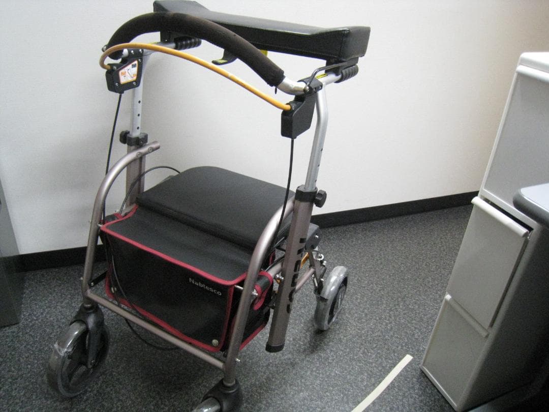 【送料無料】ナブテスコ 前腕支持型歩行車 REHAMO コンパル抑速ブレーキ ①