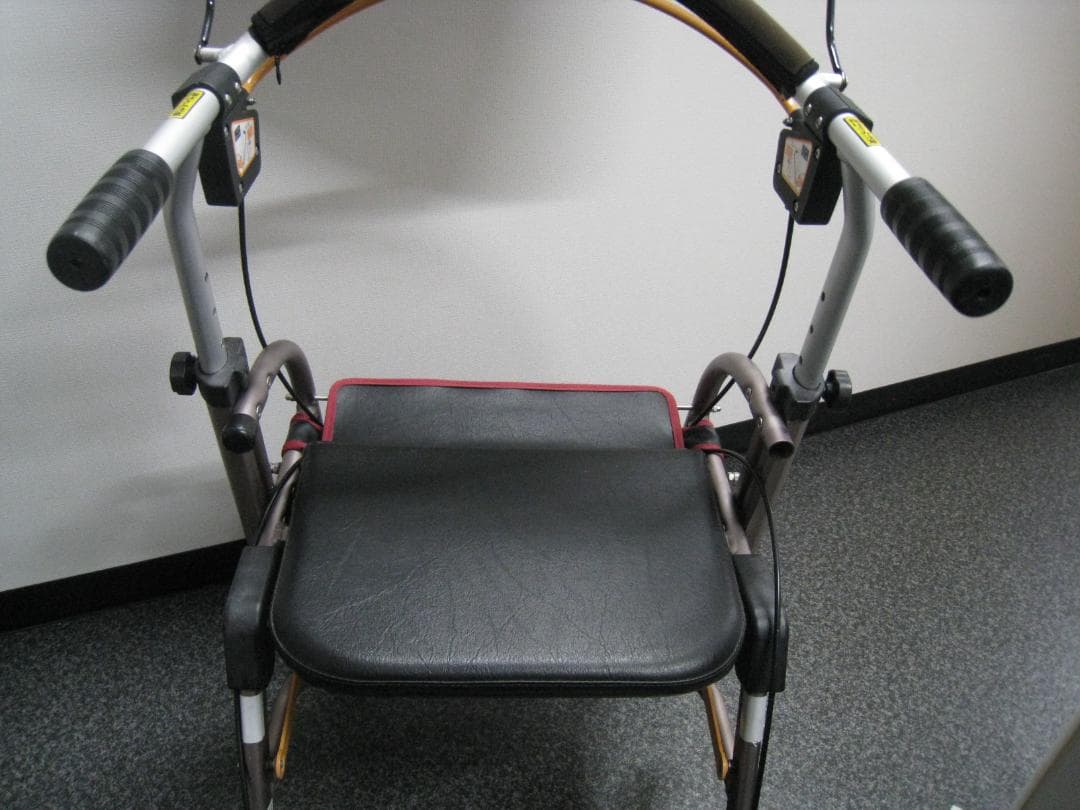 【送料無料】ナブテスコ 前腕支持型歩行車 REHAMO コンパル抑速ブレーキ ①