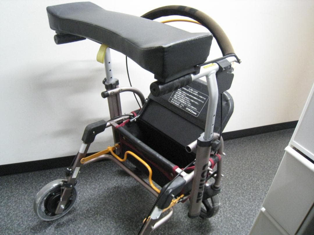 【送料無料】ナブテスコ 前腕支持型歩行車 REHAMO コンパル抑速ブレーキ ①