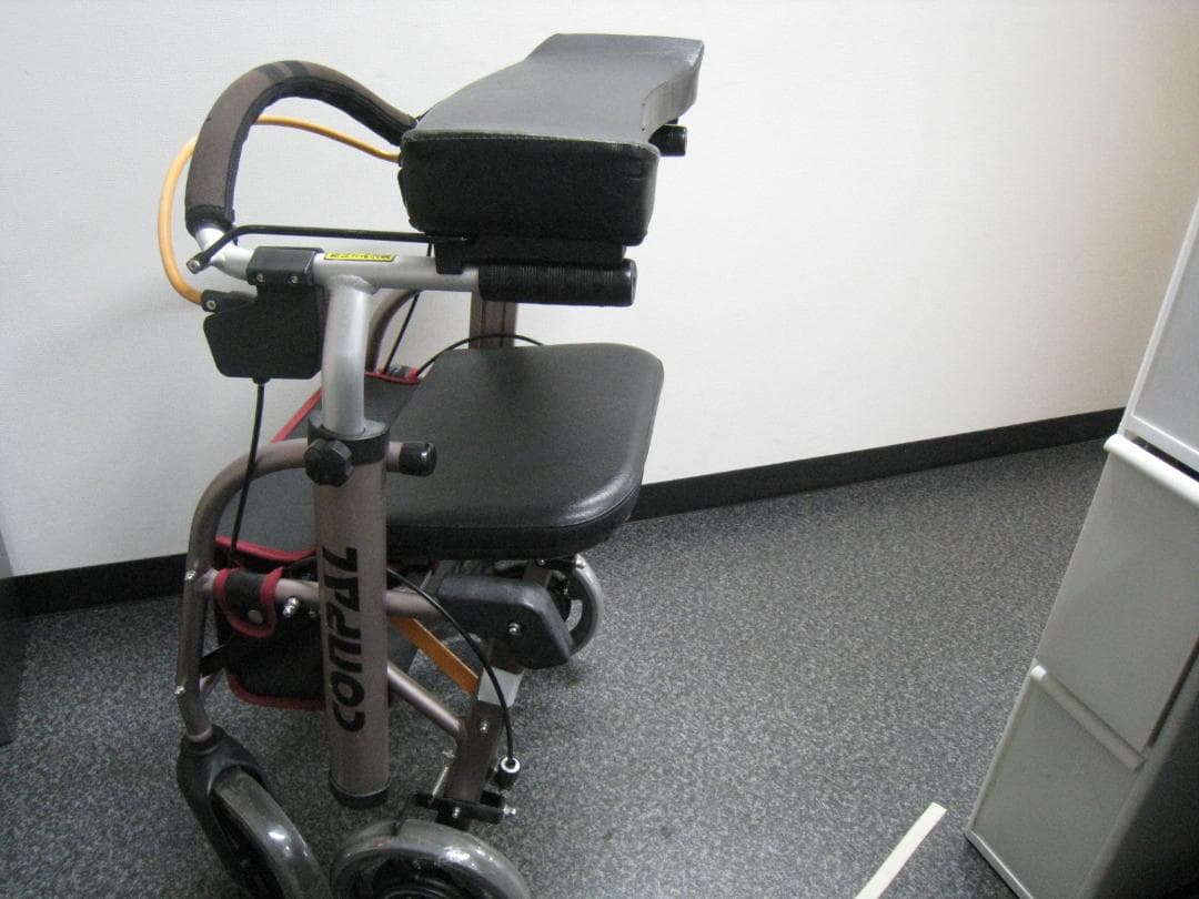 【送料無料】ナブテスコ 前腕支持型歩行車 REHAMO コンパル抑速ブレーキ ①