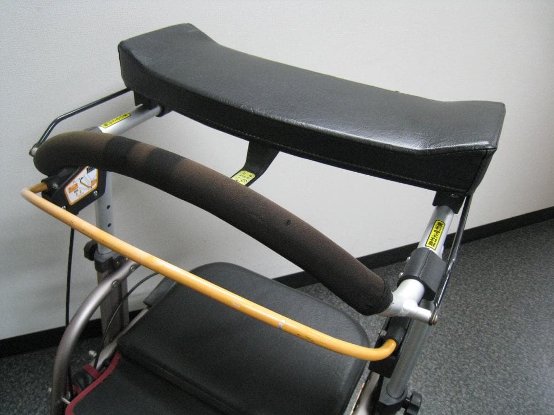 【送料無料】ナブテスコ 前腕支持型歩行車 REHAMO コンパル抑速ブレーキ ①