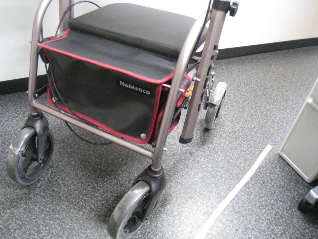 【送料無料】ナブテスコ 前腕支持型歩行車 REHAMO コンパル抑速ブレーキ ①