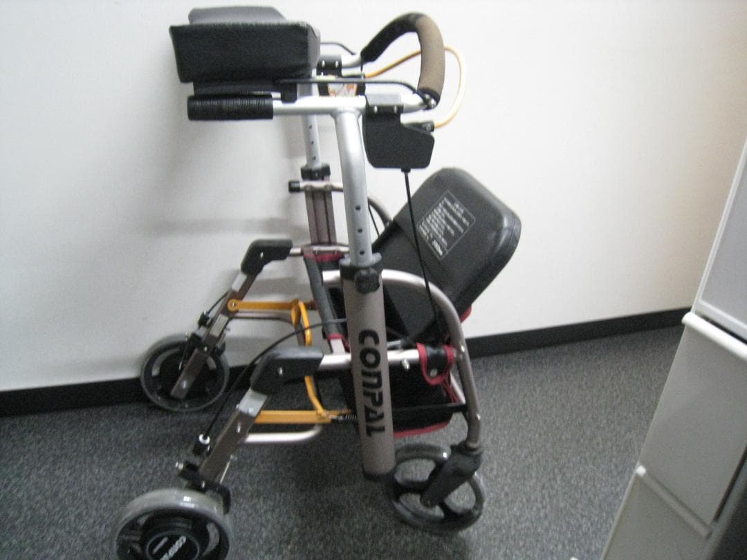 【送料無料】ナブテスコ 前腕支持型歩行車 REHAMO コンパル抑速ブレーキ ①