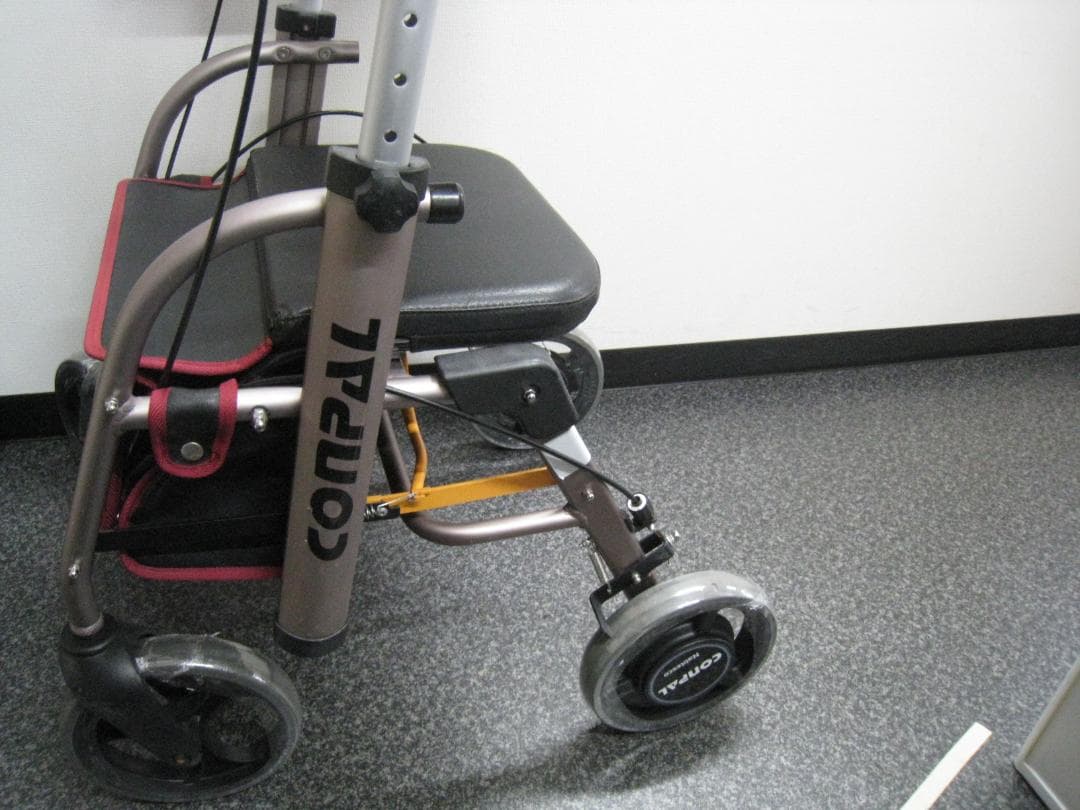 【送料無料】ナブテスコ 前腕支持型歩行車 REHAMO コンパル抑速ブレーキ ①