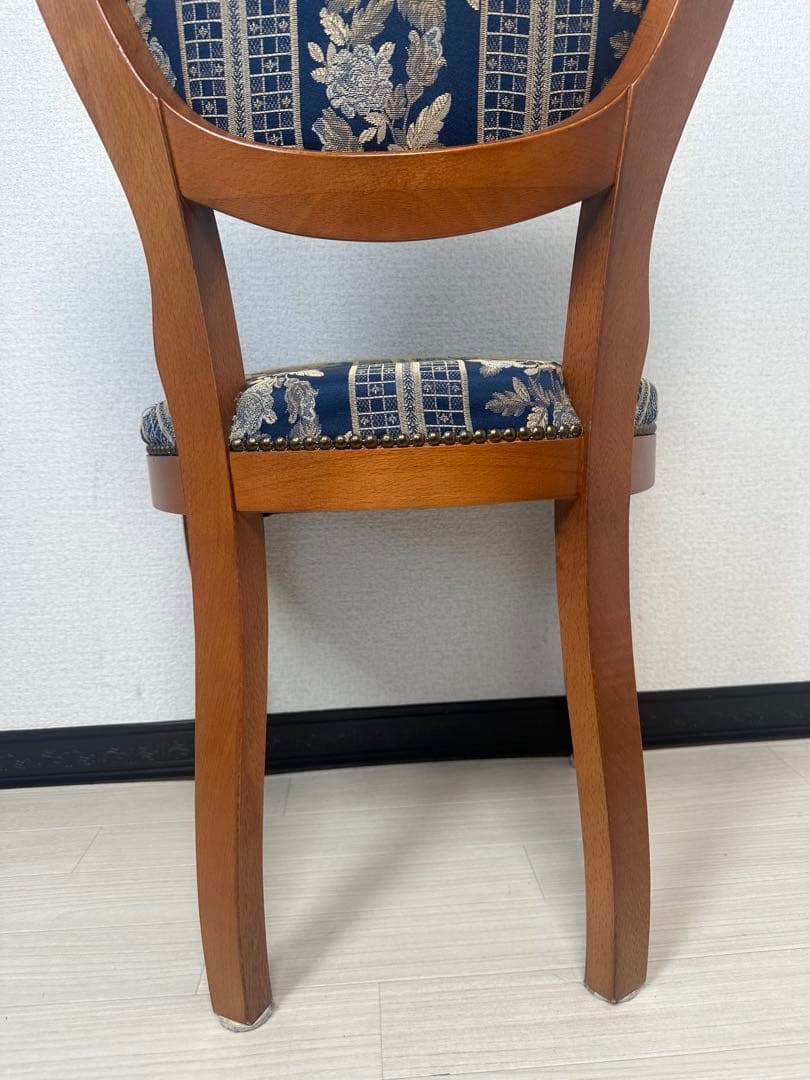 （4/4）ダイニングチェア 金華山張り アンティーク調 鋲打ち 彫刻 ※i4※