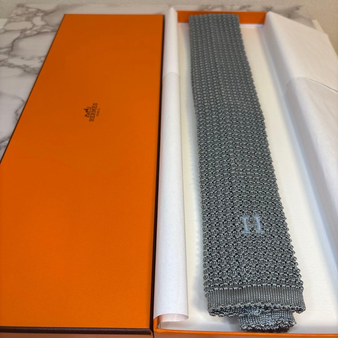HERMES ニットネクタイ　グレー　ニットタイ　灰色 ワンポイント　秋冬