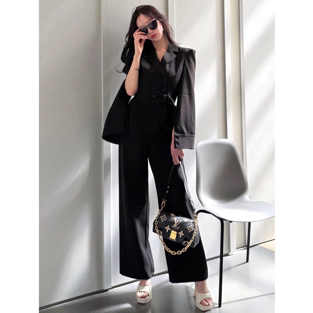 美品！現行品！ ベルト付きケープ風オールインワン ブラック フリー 門りょう