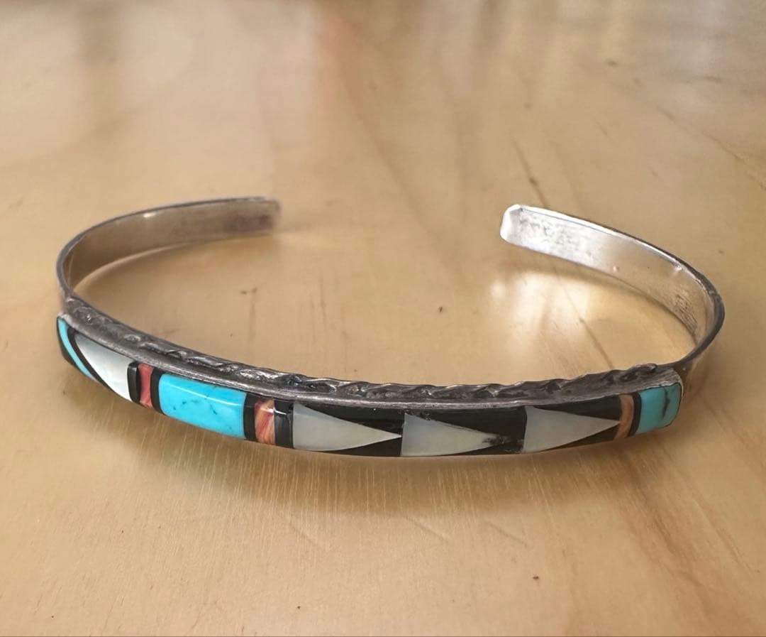 インディアンジュエリー ズニ族 インレイ 珊瑚 ターコイズ バングル