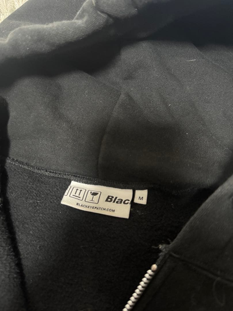 美品!!BlackEyePatch 取扱注意ロゴ ジップ スウェットパーカー