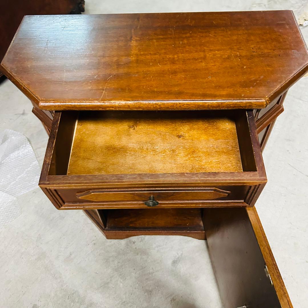 イタリアの家具です 木製デスク型箪笥 引き出し付き