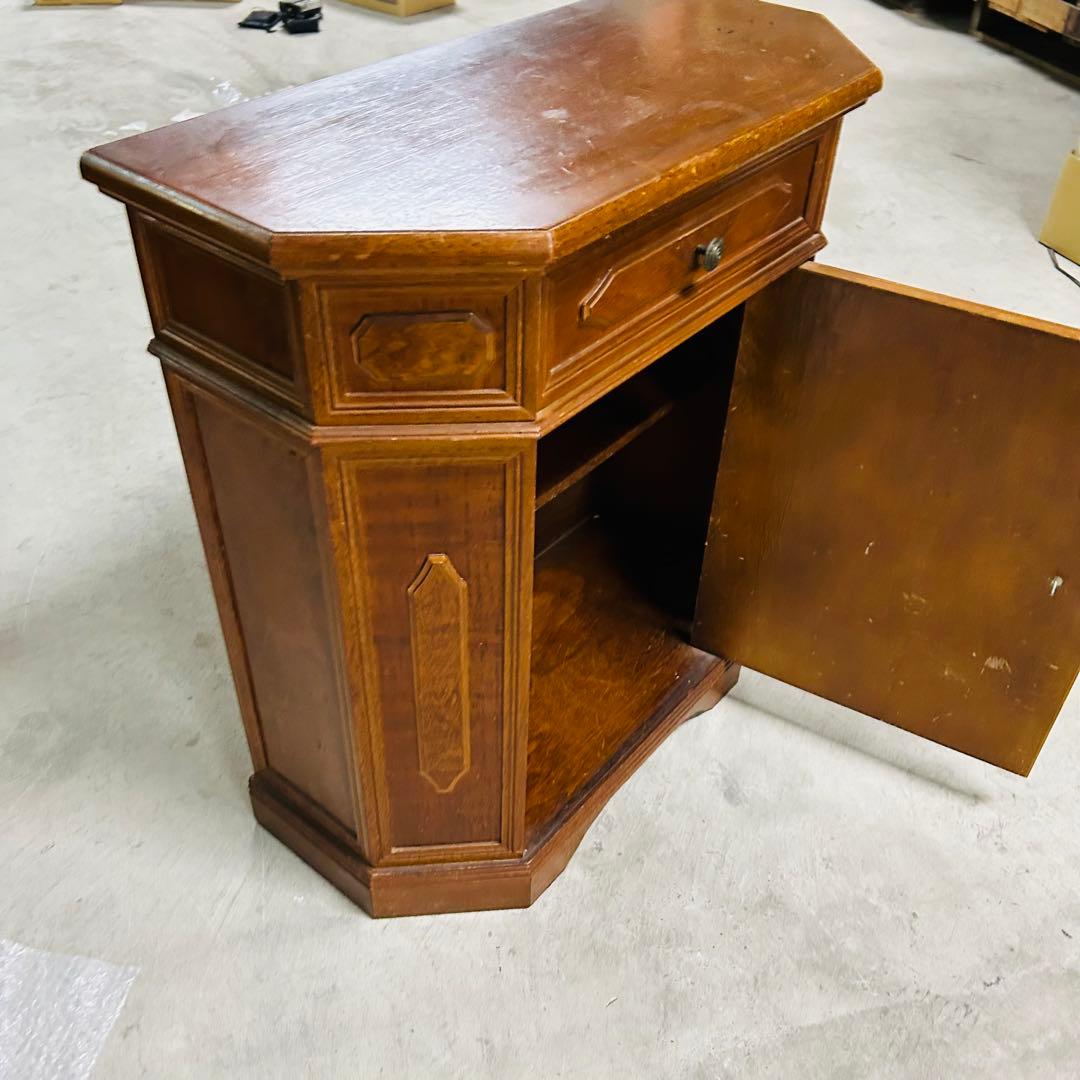 イタリアの家具です 木製デスク型箪笥 引き出し付き