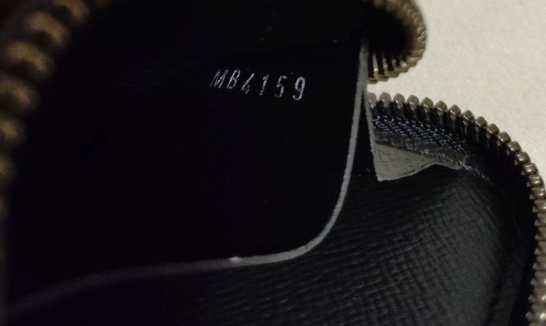 LOUIS VUITTON ヴィトン ポルトモネジュール モノグラムエクリプス