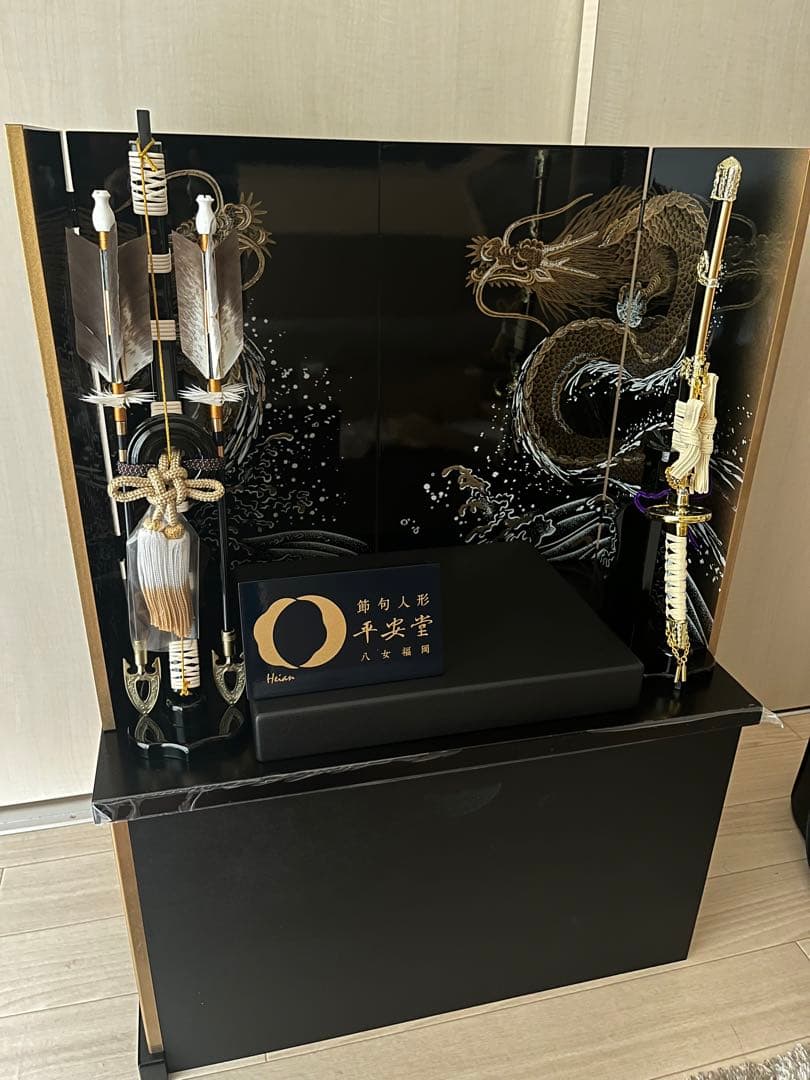 兜飾り台、兜ありません