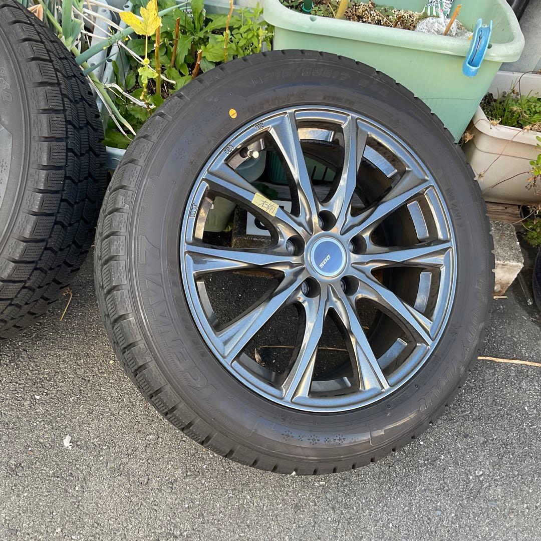 スタッドレスタイヤ 215/55R17 ブラックホイール値下げしました。