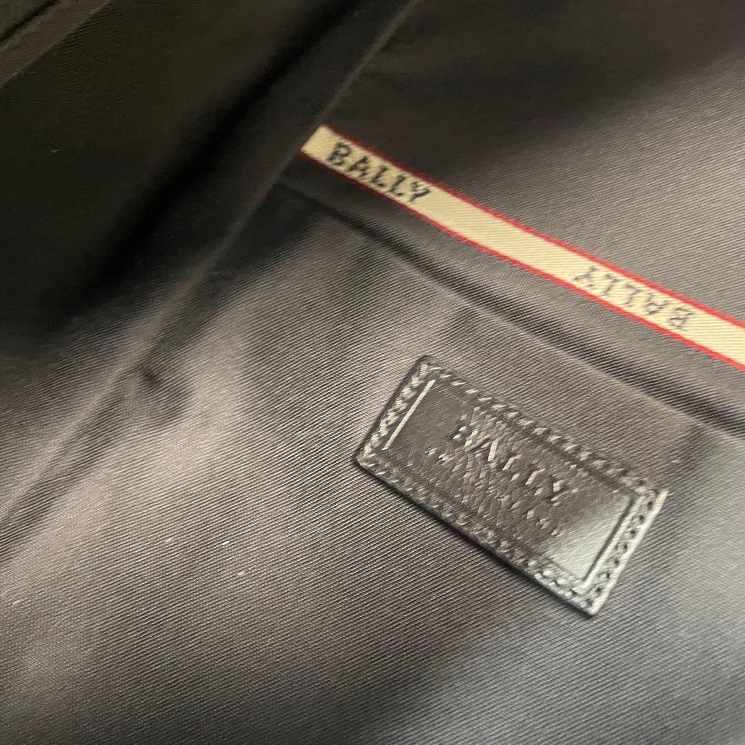 バリー ボディバッグ ロゴ レザー ブラック 斜めがけ　メンズ