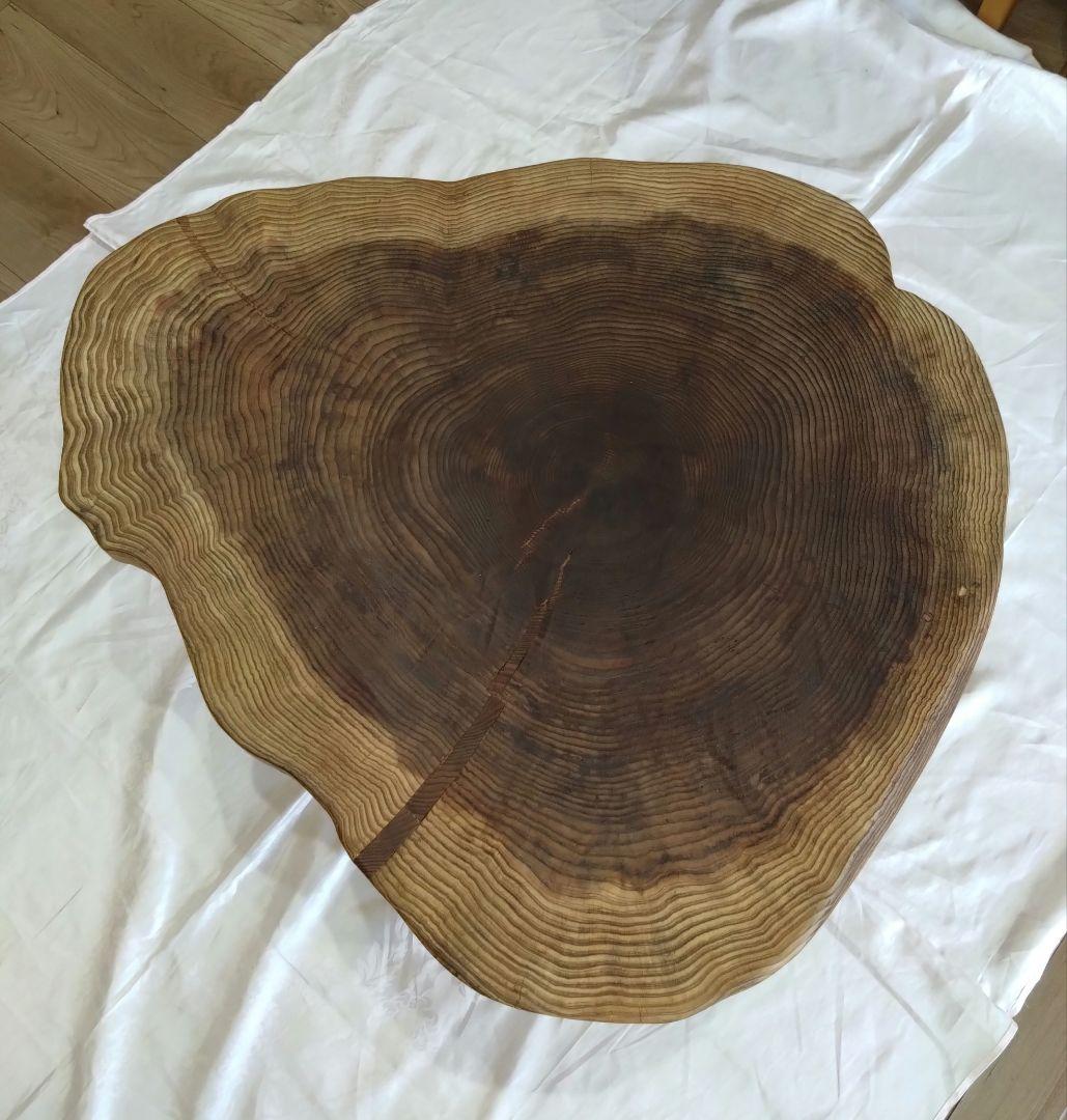 杉の輪切のローテーブル㉙　樹齢約100年の杉の自然木の年輪❕３本脚は太い檜を使用