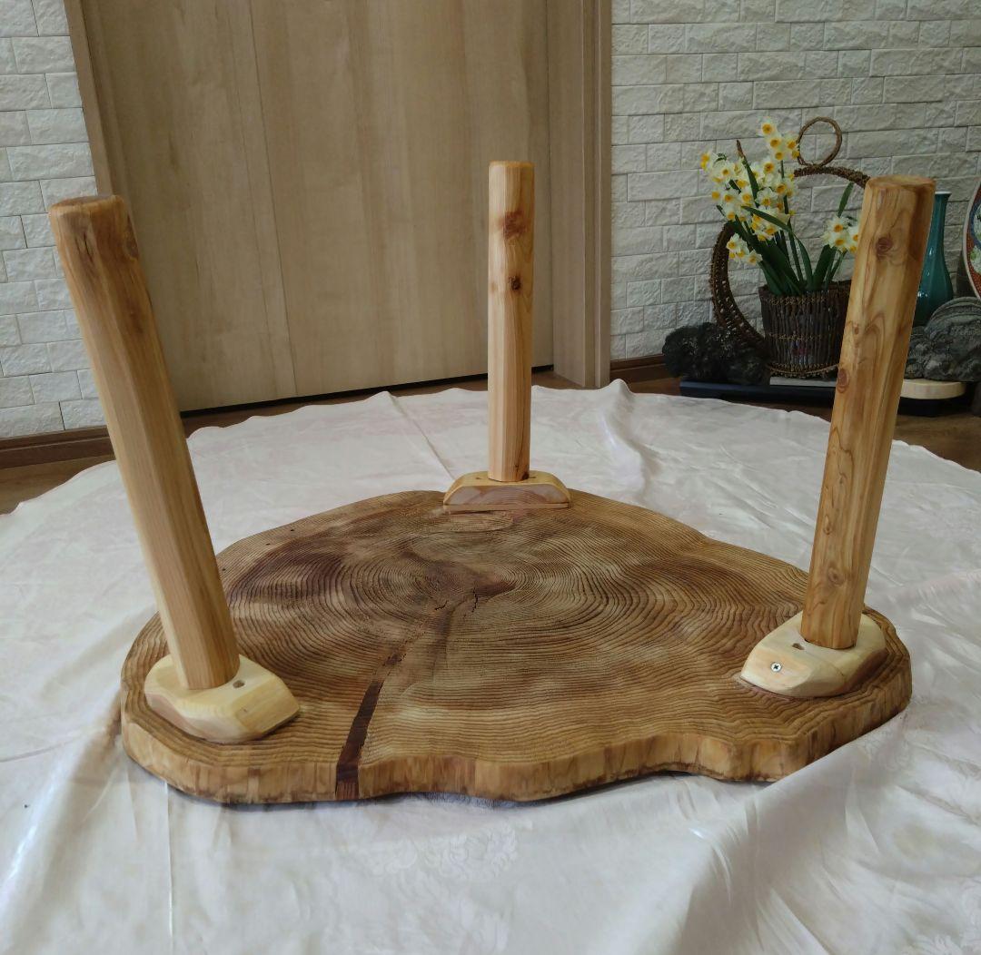 杉の輪切のローテーブル㉙　樹齢約100年の杉の自然木の年輪❕３本脚は太い檜を使用