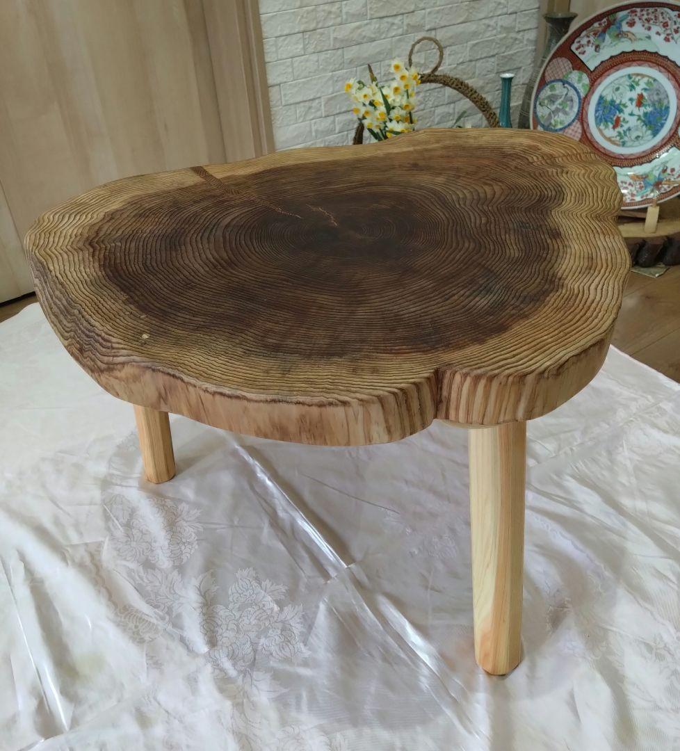 杉の輪切のローテーブル㉙　樹齢約100年の杉の自然木の年輪❕３本脚は太い檜を使用